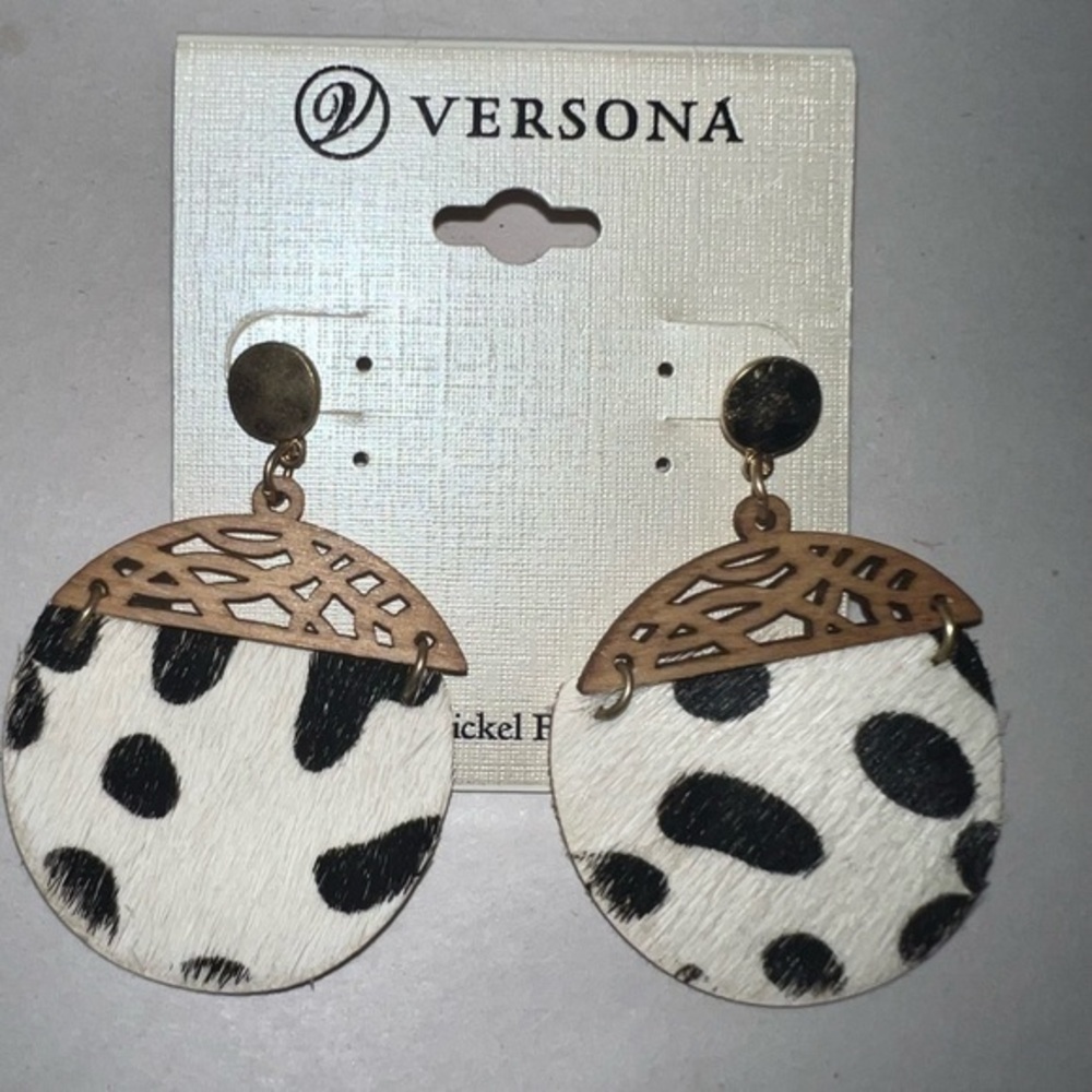 Versona cute black and white earrings NWT